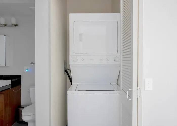 Loop 1br W Gym Pool Lounge 1 Block From L Chi-699 Apartment Chicago